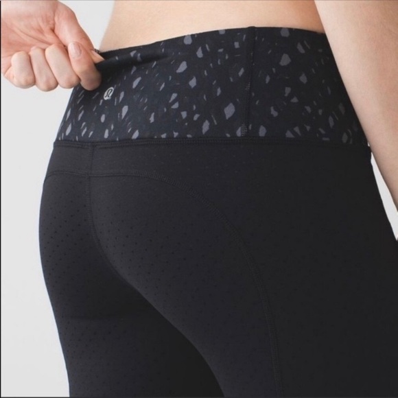 Lululemon‎ Gather & Crow Black Perforated Crop Pant - Picture 6 of 10